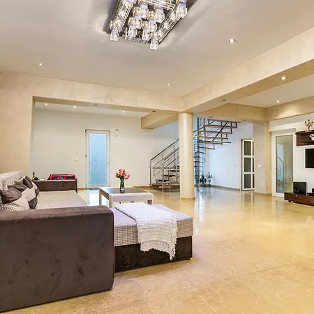 Green House Villa *