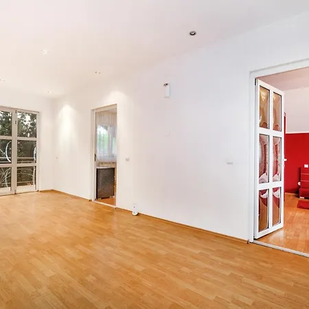 Villa Green House